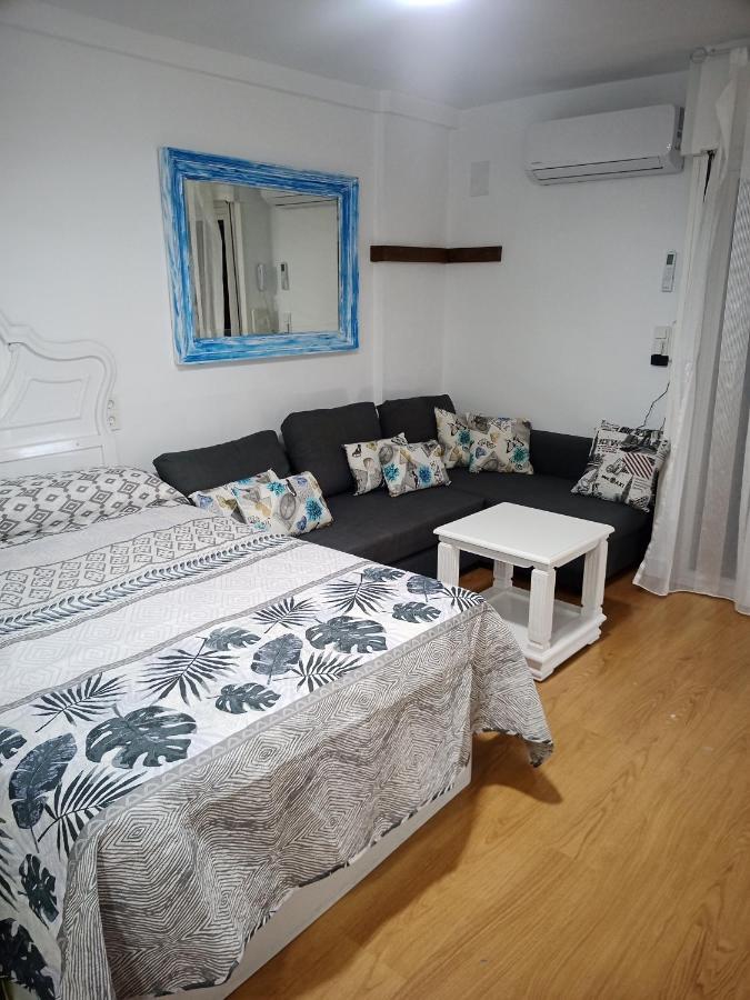 Sweet Home Benalmadena: Seaside Studio with Pools and Wi-Fi Room photo